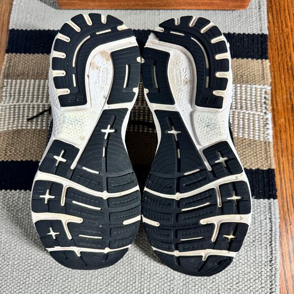 Brooks Adrenaline GTS 22 Running Sneaker Women 8.5 Black White Athleisure Walk - Picture 12 of 15